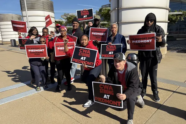 Piedmont agents at DCA picket in support of a fair contract