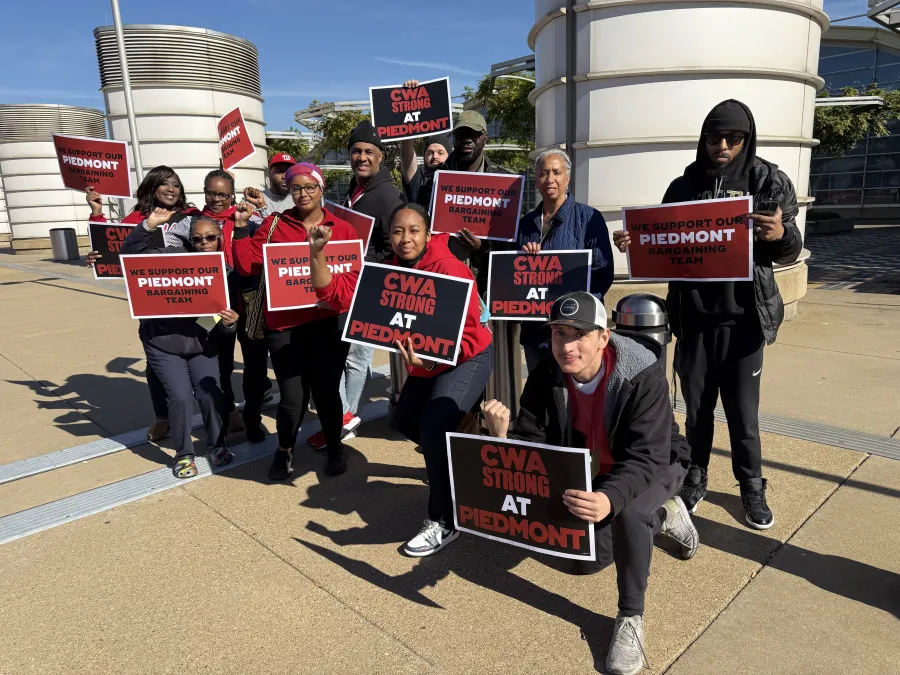 Piedmont agents at DCA picket in support of a fair contract