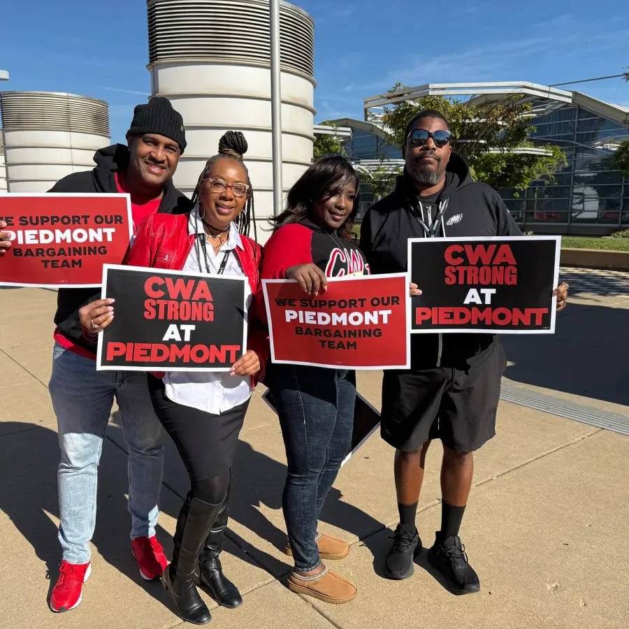 Piedmont agents at DCA picket for fair pay.